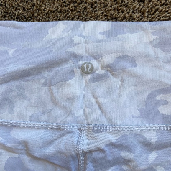 Lululemon White Camo Size 6 - Picture 6 of 7